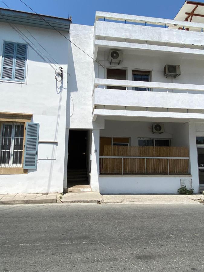 Past Or Tail Hostel Larnaca Luaran gambar