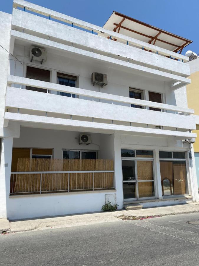 Past Or Tail Hostel Larnaca Luaran gambar