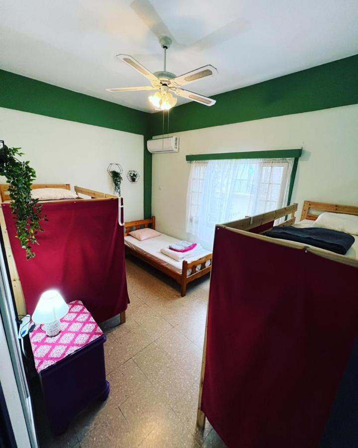 Past Or Tail Hostel Larnaca Bilik gambar